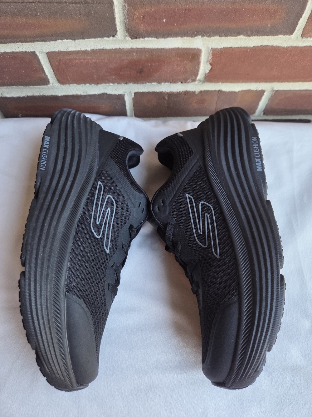 Skechers Max Cushion Men’s US 10 UK 9 Black Running Walking Shoes - Picture 3 of 11
